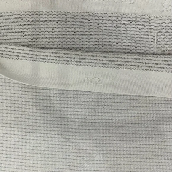 Lululemon Swiftly Tech Short Sleeve Crew in Heathered White - Size 12 - Picture 5 of 8